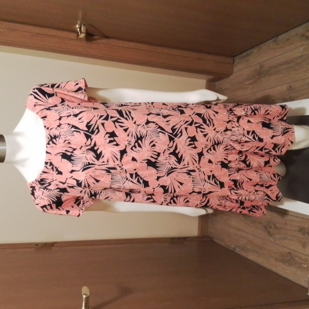 Lands End navy and coral floral cotton dress, size Medium, only worn twice!